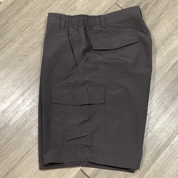 Eddie Bauer Gray Activewear Cargo Shorts size XL - Picture 3 of 9